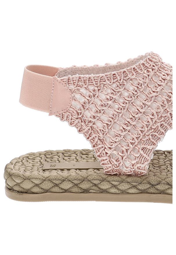 Różowe Sandały Artiker Koronkowe Buty Na Lato. Zapięcie: bez zapięcia. Kolor: różowy. Materiał: koronka. Sezon: lato. Styl: wakacyjny