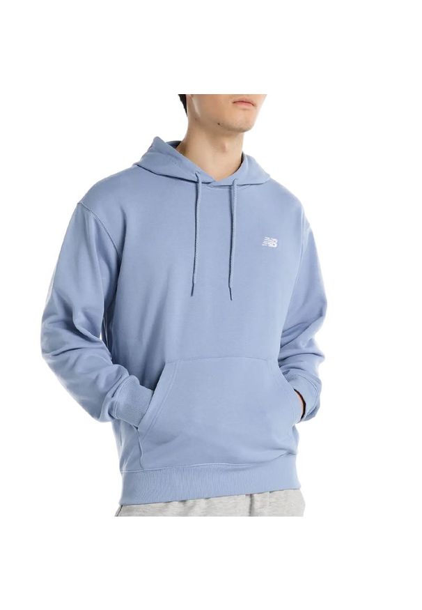 Bluza New Balance MT41508DUS - niebieska. Okazja: na co dzień. Kolor: niebieski. Materiał: dresówka, bawełna, tkanina, poliester. Wzór: aplikacja. Styl: klasyczny, casual