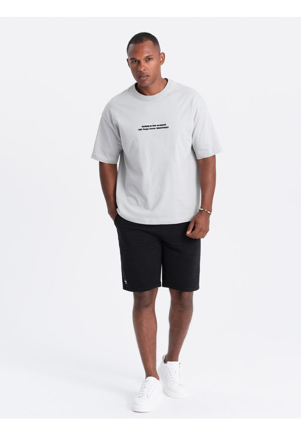 Ombre Clothing - Krótkie spodenki męskie dresowe z dzianiny ottoman – czarne V4. Kolor: czarny. Materiał: dresówka, dzianina. Długość: krótkie. Wzór: aplikacja. Sezon: lato