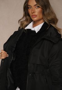 Renee - Czarna Kurtka Parka o Klasycznym Kroju z Kapturem Cenelle. Okazja: na spacer. Typ kołnierza: kaptur. Kolor: czarny. Materiał: jeans. Styl: klasyczny #3