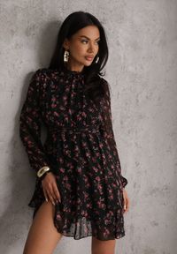 Renee - Czarna Sukienka Rozkloszowana w Kropki i Kwiatowy Print z Falbanami Ediannela. Kolor: czarny. Materiał: poliester. Wzór: nadruk, kwiaty, kropki. Sezon: lato. Styl: elegancki, klasyczny #1