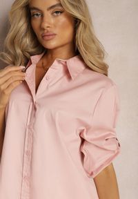 Renee - Jasnoróżowa Oversizowa Koszula Bawełniana o Klasycznym Kroju Alattia. Kolor: różowy. Materiał: bawełna. Styl: klasyczny #3