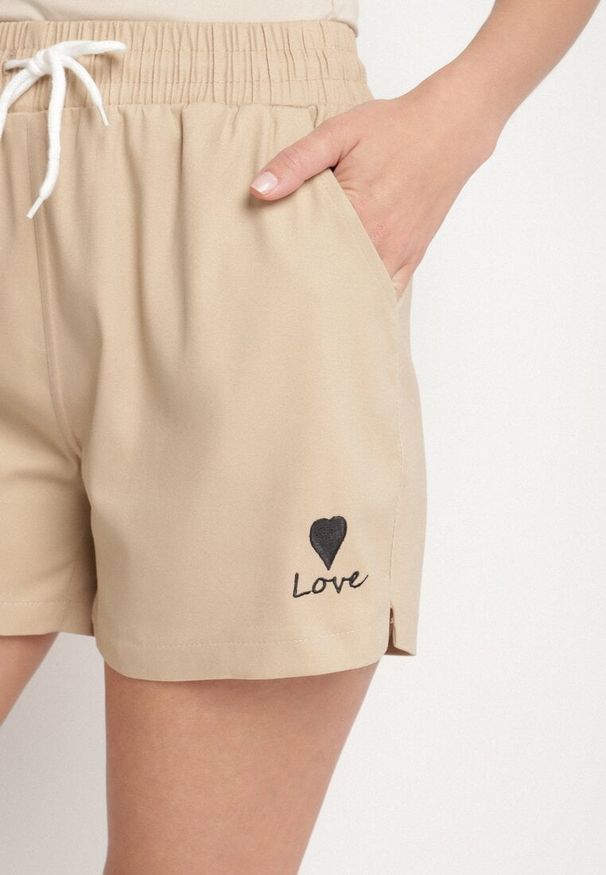 Born2be - Beżowe Dresowe Szorty o Prostym Kroju z Wiązaniem i Kieszeniami Foladea. Okazja: na co dzień, na spacer. Kolor: beżowy. Materiał: dresówka. Styl: klasyczny, casual