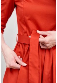 Marie Zélie - Sukienka Melia bawełna z elastanem czerwień. Typ kołnierza: kokarda. Kolor: czerwony. Materiał: bawełna, elastan. Styl: klasyczny #3