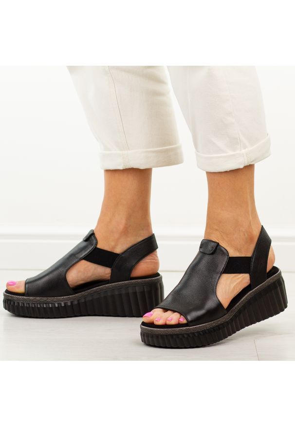 Czarne skórzane sandały damskie T.Sokolski 408. Okazja: na co dzień. Kolor: czarny. Materiał: skóra. Sezon: wiosna, lato. Obcas: na platformie. Styl: casual, elegancki