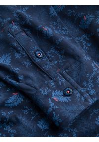 Ombre Clothing - Męska koszula bawełniana z motywem roślinnym – granatowa V1. Okazja: na co dzień. Kolor: niebieski. Materiał: bawełna. Wzór: gładki, kolorowy, nadruk, haft. Styl: klasyczny, casual, elegancki #3