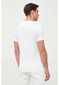 TOMMY HILFIGER - Tommy Hilfiger t-shirt bawełniany kolor biały z aplikacją. Kolor: biały. Materiał: bawełna. Długość rękawa: krótki rękaw. Długość: krótkie. Wzór: aplikacja. Styl: klasyczny #5
