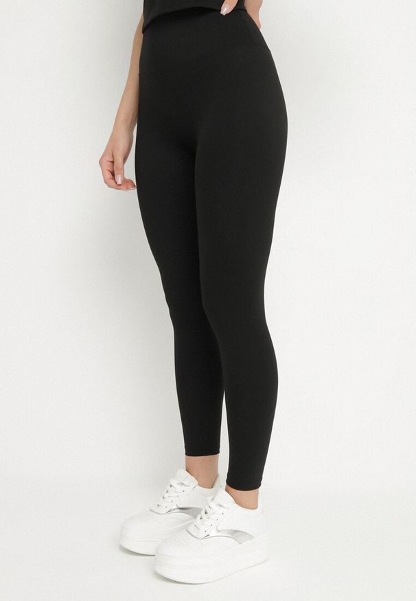 Born2be - Czarny Komplet Sportowy Legginsy i Dopasowany T-shirt Silendria. Kolor: czarny