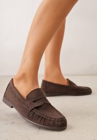 Renee - Ciemnobrązowe Mokasyny VICES ze Skórzaną Wkładką i Marszczeniem przy Nosku Ananora. Kolor: brązowy. Materiał: skóra. Styl: klasyczny, elegancki #8