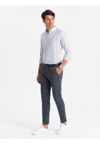 Ombre Clothing - Koszula męska REGULAR FIT w białe paski z kieszonką – szara V1. Okazja: do pracy. Typ kołnierza: button down. Kolor: szary. Materiał: materiał, bawełna. Wzór: paski. Styl: klasyczny, elegancki #7
