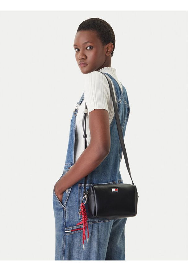 Tommy Jeans Torebka Tjw City Charm Camera Bag AW0AW18456 Czarny. Kolor: czarny. Materiał: skórzane