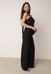Born2be - Czarny Garniturowy Komplet Szerokie Spodnie i Asymetryczna Bluzka Bez Rękawów Sinaia. Kolor: czarny. Materiał: poliester #4
