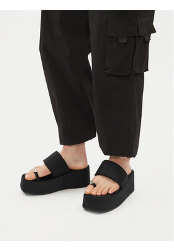 Juicy Couture Japonki WSS21512-02 Czarny. Kolor: czarny. Materiał: materiał