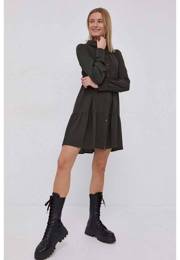 only - Only Sukienka kolor zielony mini rozkloszowana. Kolor: zielony. Materiał: tkanina. Długość rękawa: długi rękaw. Wzór: gładki. Typ sukienki: rozkloszowane. Długość: mini