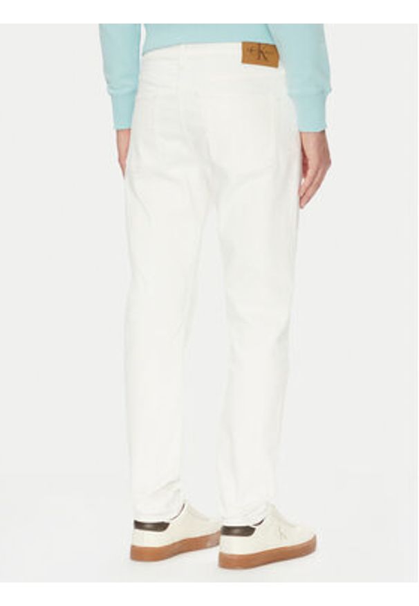 Calvin Klein Jeans Jeansy J30J327541 Biały Slim Fit. Kolor: biały