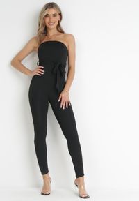 Born2be - Czarny Kombinezon bez Rękawów z Długimi Nogawkami i Materiałowym Paskiem Catarinsa. Kolor: czarny. Materiał: materiał. Długość rękawa: bez rękawów. Długość: długie. Wzór: gładki #4