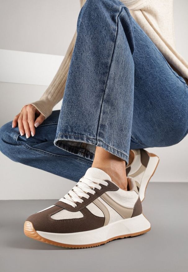 Renee - Brązowe Sneakersy z Geometrycznym Wzorem Velwettia. Okazja: na spacer, na co dzień. Zapięcie: sznurówki. Kolor: brązowy. Wzór: geometria. Sport: turystyka piesza