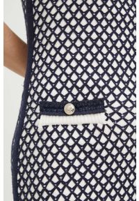 Guess sukienka kolor biały mini dopasowana. Typ kołnierza: dekolt w karo. Kolor: biały. Długość rękawa: na ramiączkach. Typ sukienki: dopasowane. Długość: mini #5