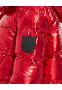 Pinko - PINKO - Czerwona kurtka puchowa Giza 1. Typ kołnierza: kaptur. Kolor: czerwony. Materiał: puch. Wzór: aplikacja