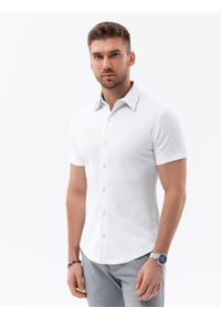 Ombre Clothing - Dzianinowa męska koszula slim fit z krótkim rękawem i kołnierzykiem – biała V1. Typ kołnierza: polo. Kolor: biały. Materiał: dzianina. Długość rękawa: krótki rękaw. Długość: krótkie. Styl: sportowy, elegancki