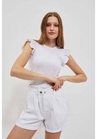 MOODO - Gładka dopasowana bluzka z falbaną na ramionach biała. Kolor: biały. Materiał: poliester, elastan. Wzór: gładki #1