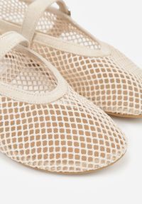 Renee - Beżowe Balerinki Ozdobione Siateczką Arolamar. Okazja: na co dzień. Zapięcie: sprzączka. Kolor: beżowy. Materiał: jeans. Wzór: aplikacja. Sezon: lato. Styl: casual, elegancki #9