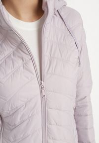 Born2be - Jasnofioletowa Pikowana Kurtka z Kapturem z Możliwością Odpięcia Natisme. Okazja: na co dzień. Typ kołnierza: kaptur. Kolor: fioletowy. Materiał: jeans. Styl: casual, elegancki #4