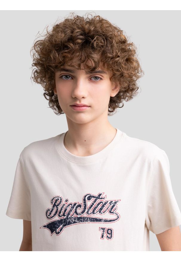 Big-Star - Koszulka chłopięca z nadrukiem kremowa Tomer 103. Okazja: na co dzień. Kolor: kremowy. Materiał: dzianina, skóra, jeans. Wzór: nadruk. Styl: retro, klasyczny, casual