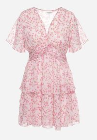 Born2be - Różowa Rozkloszowana Sukienka z Ozdobnymi Marszczeniami i Gumką w Talii i Falbankami Mennata. Typ kołnierza: kołnierz z falbankami. Kolor: różowy. Długość rękawa: krótki rękaw. Styl: klasyczny #3