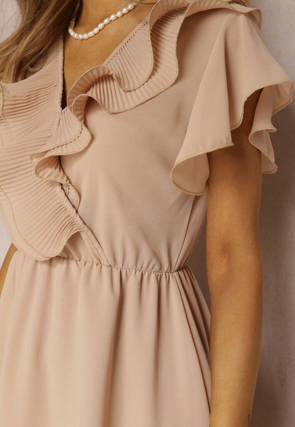 Renee - Beżowa Sukienka Canolea. Kolor: beżowy. Materiał: tkanina. Długość rękawa: krótki rękaw. Typ sukienki: rozkloszowane, kopertowe. Długość: mini