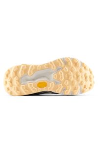 Buty damskie New Balance Fresh Foam X Hierro v9 WHIER75V – beżowe. Kolor: beżowy. Materiał: syntetyk, materiał. Szerokość cholewki: normalna. Sport: fitness, bieganie #4