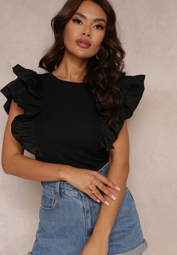 Renee - Czarna Bluzka z Falbankami Wokół Ramion i Okrągłym Dekoltem Palnn. Typ kołnierza: kołnierz z falbankami. Kolor: czarny. Materiał: bawełna, jeans. Styl: wizytowy, klasyczny, elegancki