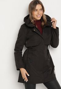 Born2be - Czarna Klasyczna Kurtka Parka z Kapturem i Ściągaczem w Talii Tulasira. Okazja: na co dzień. Typ kołnierza: kaptur. Kolor: czarny. Materiał: jeans. Styl: klasyczny #1