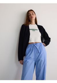 Reserved - Kardigan z ozdobnymi guzikami - granatowy. Kolor: niebieski. Materiał: bawełna, dzianina #1