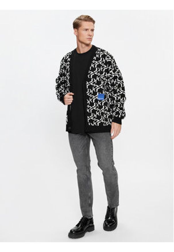 Karl Lagerfeld Jeans - KARL LAGERFELD Kardigan Klj Monogram Jacquard Cardigan 236D2050 Czarny Regular Fit. Typ kołnierza: dekolt w karo. Kolor: czarny. Materiał: syntetyk