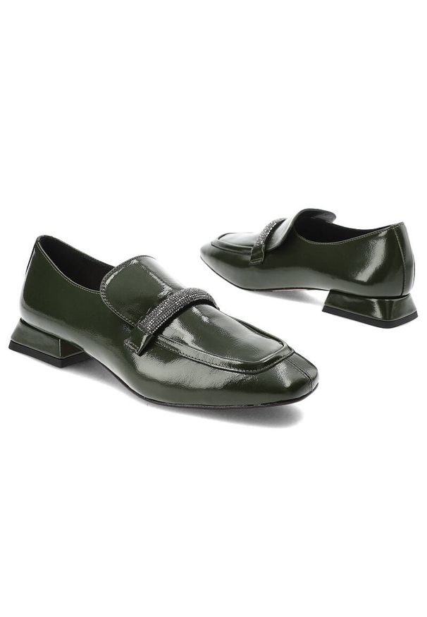 Zielone Półbuty Armodo Eleganckie Obuwie Damskie. Okazja: do pracy, na spotkanie biznesowe. Kolor: zielony. Materiał: skóra, lakier. Szerokość cholewki: normalna. Styl: elegancki