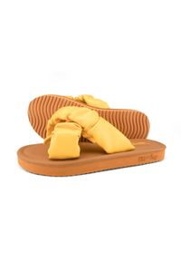 Flip*Flop - Klapki plażowe damskie Flip Flop Fauna Cross. Okazja: na plażę. Kolor: żółty. Sezon: lato