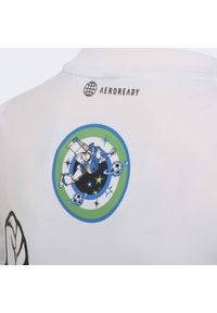 Adidas - Koszulka dziecięca adidas Disney Toy Story. Kolor: żółty, biały, wielokolorowy, zielony. Wzór: motyw z bajki. Sport: fitness