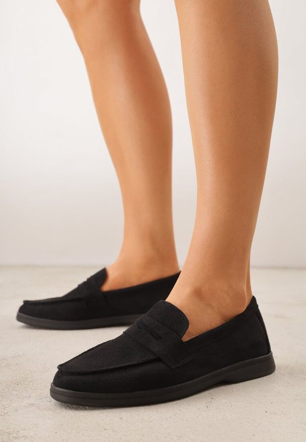 Renee - Czarne Mokasyny Casual VICES z Imitacji Zamszu z Wkładką ze Skóry Naturalnej Sheiris. Okazja: na co dzień. Kolor: czarny. Materiał: skóra, zamsz. Styl: casual