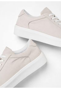 bonprix - Sneakersy na podeszwie platformie. Kolor: beżowy. Obcas: na platformie #3