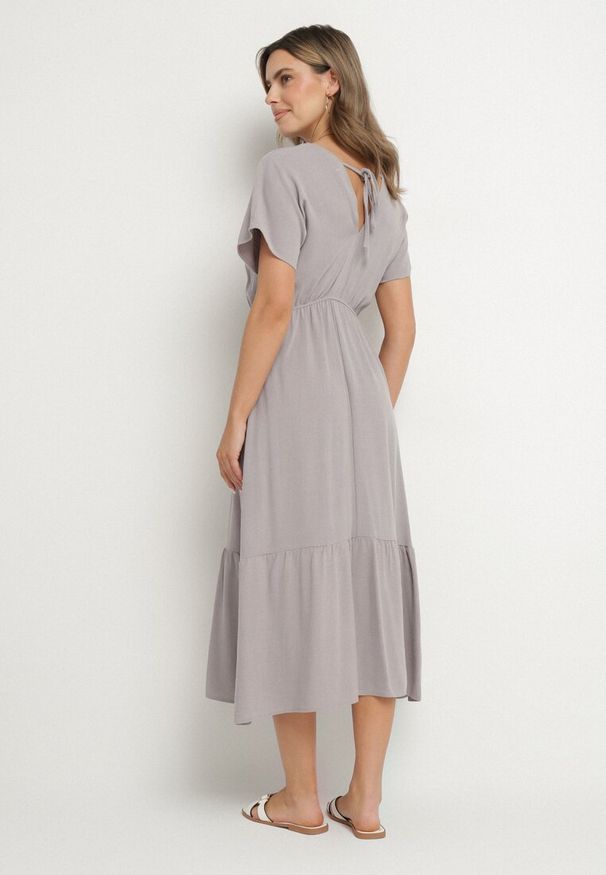 Born2be - Szara Sukienka z Lnem i Wiskozą Ozdobiona Wiązaniem Elliova. Okazja: na co dzień. Kolor: szary. Materiał: wiskoza, len. Wzór: aplikacja. Typ sukienki: rozkloszowane. Styl: casual