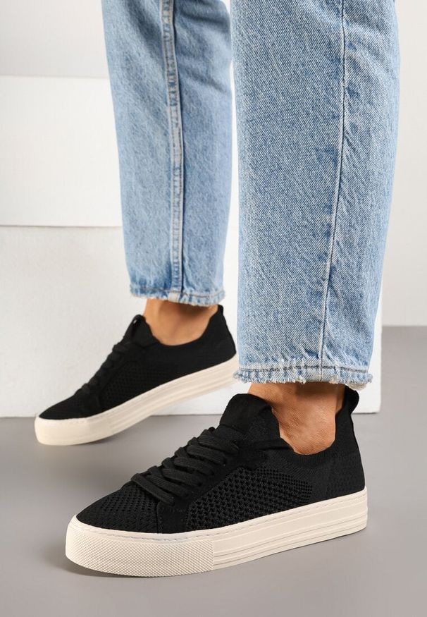 Renee - Czarne Siateczkowe Sneakersy Ozdobione Metaliczną Nicią Nimiarene. Kolor: czarny. Materiał: jeans. Wzór: aplikacja