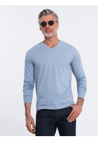 Ombre Clothing - Męski longsleeve bez nadruku z dekoltem w serek - niebieski denim V9 - Rozmiar: L. Okazja: na co dzień. Typ kołnierza: dekolt w serek. Kolor: niebieski. Materiał: denim. Długość rękawa: długi rękaw. Długość: długie. Wzór: gładki, jednolity. Styl: klasyczny, casual, elegancki