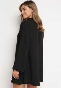 Born2be - Czarna Rozkloszowana Sukienka Pudełkowa z Ozdobnymi Guzikami Alcionete. Okazja: na co dzień. Kolor: czarny. Typ sukienki: proste. Styl: elegancki, casual #7