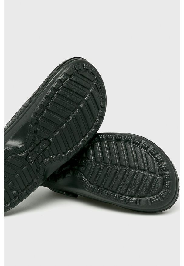 Crocs - Klapki. Kolor: czarny. Materiał: guma