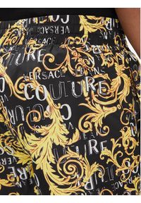 Versace Jeans Couture Szorty sportowe 74GADD18 Czarny Regular Fit. Kolor: czarny. Materiał: syntetyk. Styl: sportowy #5