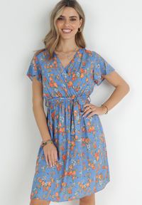 Born2be - Niebieska Sukienka Midi z Wiskozy z Gumką w Talii i Krótkim Rękawem Jodys. Kolor: niebieski. Materiał: wiskoza. Długość rękawa: krótki rękaw. Długość: midi #1