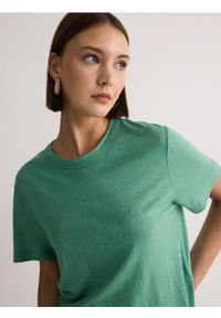 Reserved - T-shirt z wiskozą i lnem - jasnozielony. Kolor: zielony. Materiał: len, wiskoza