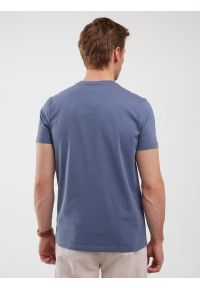 Big-Star - Koszulka męska z nadrukiem niebieska Reddrez 402. Okazja: na co dzień. Kolor: niebieski. Materiał: jeans, dzianina. Wzór: nadruk. Sezon: lato. Styl: wakacyjny, casual, klasyczny