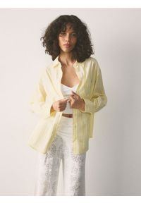 Reserved - Bawełniana koszula w paski - jasnożółty. Kolor: żółty. Materiał: bawełna. Wzór: paski #1